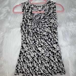 Black and White patterned top with no sleeve.